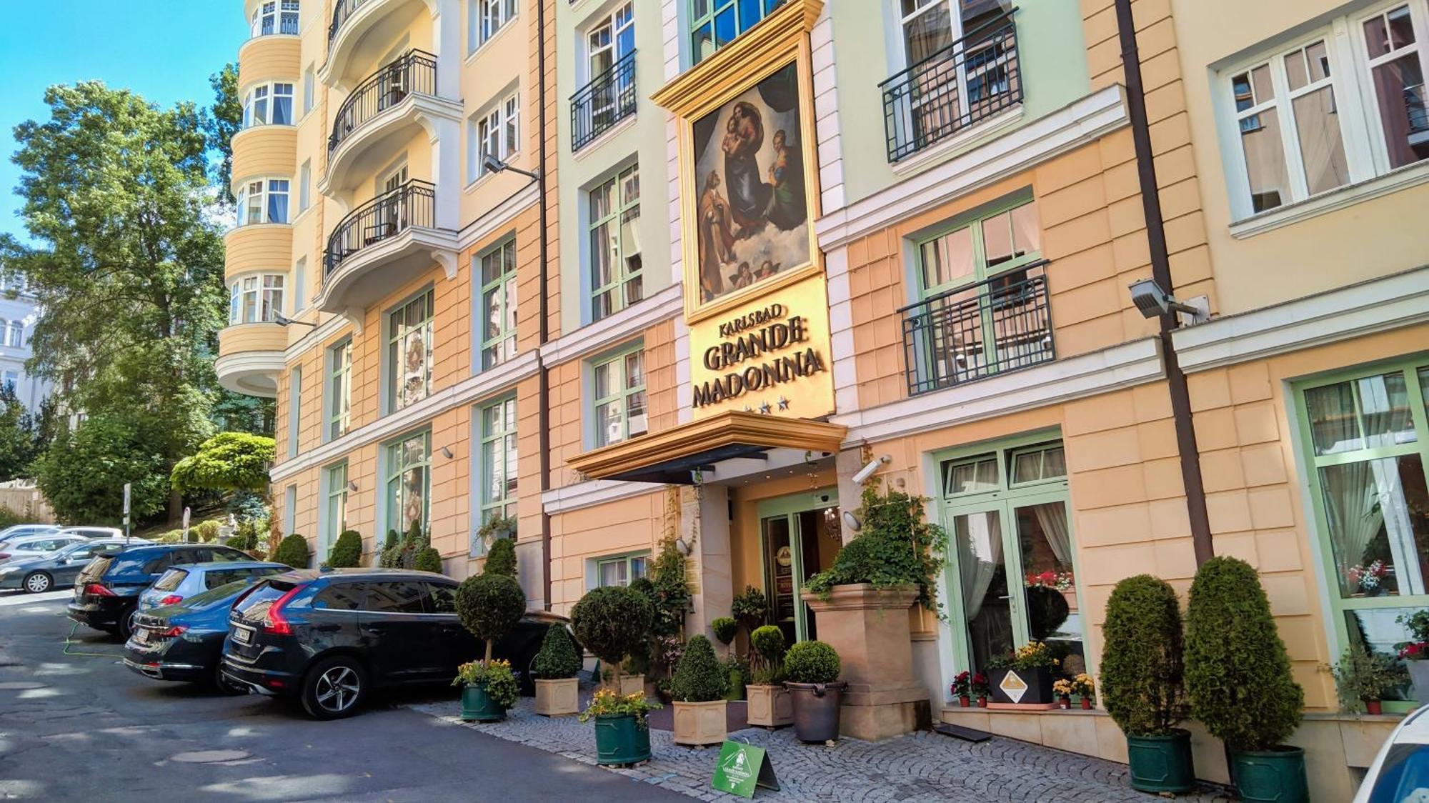 Hotel Karlsbad Grande Madonna Esterno foto