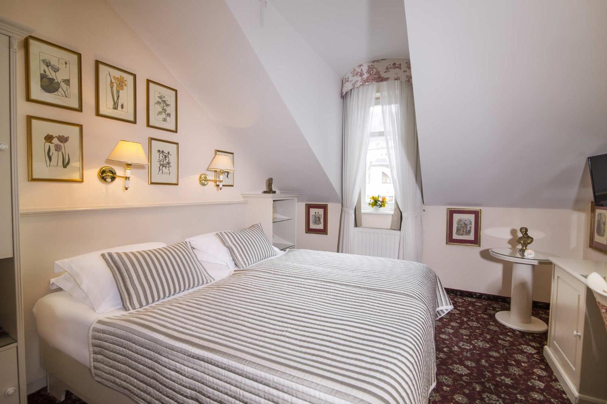 Hotel Karlsbad Grande Madonna Esterno foto