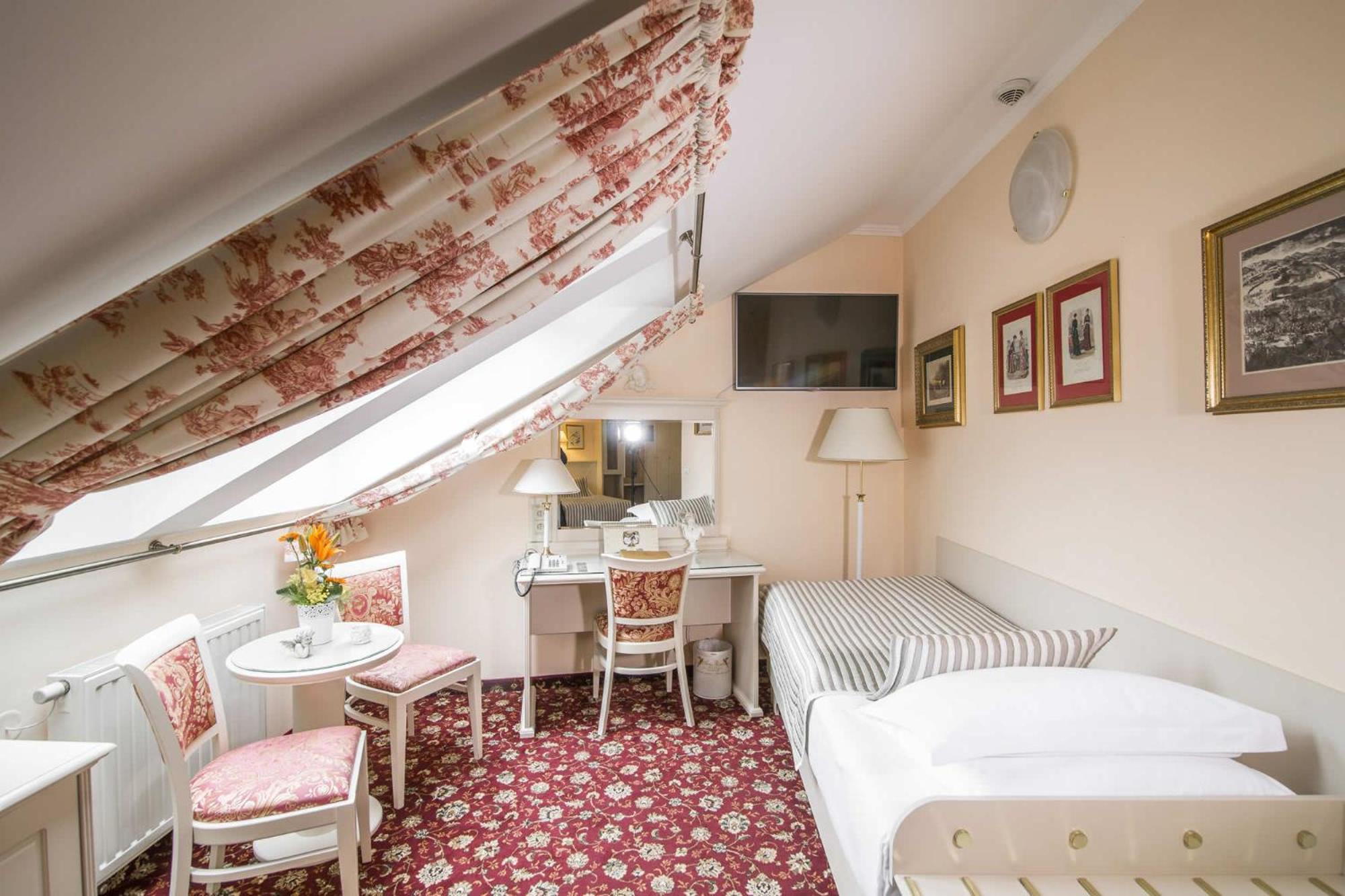 Hotel Karlsbad Grande Madonna Esterno foto