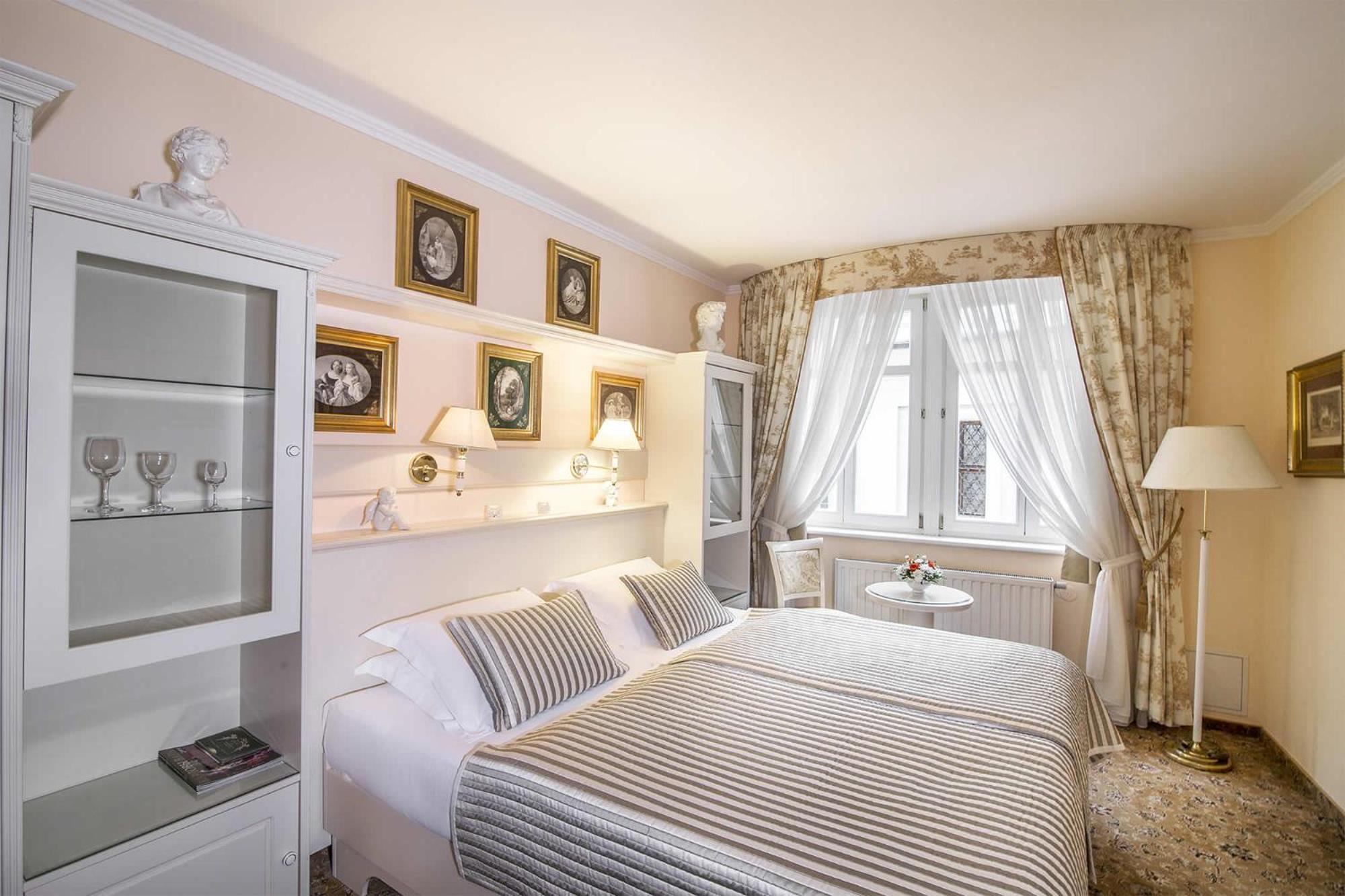 Hotel Karlsbad Grande Madonna Esterno foto