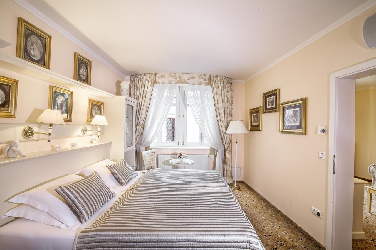 Hotel Karlsbad Grande Madonna Esterno foto